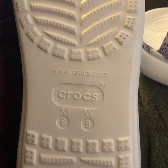 Crocs Unisex-Adult Crush Butterfly Sandal - Picture 4 of 4